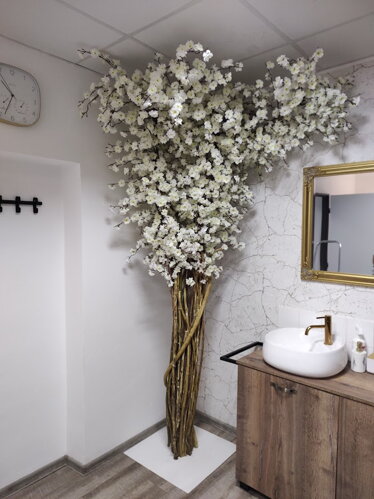 umelý biely kvitnúci strom viackmenný